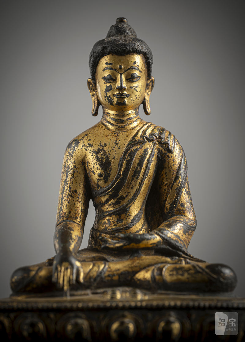 A GILT-BRONZE FIGURE OF BUDDHA SHAKYAMUNI - 图3